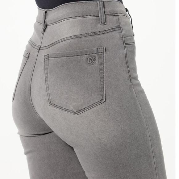 DG2 by Diane Gilman Virtual Stretch Baby Bootcut Welt-Pocket Jean NWT Size 24W - Picture 2 of 3